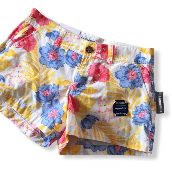Old Navy Pants - Old Navy Tropical 3.5 Length Shorts Size 0